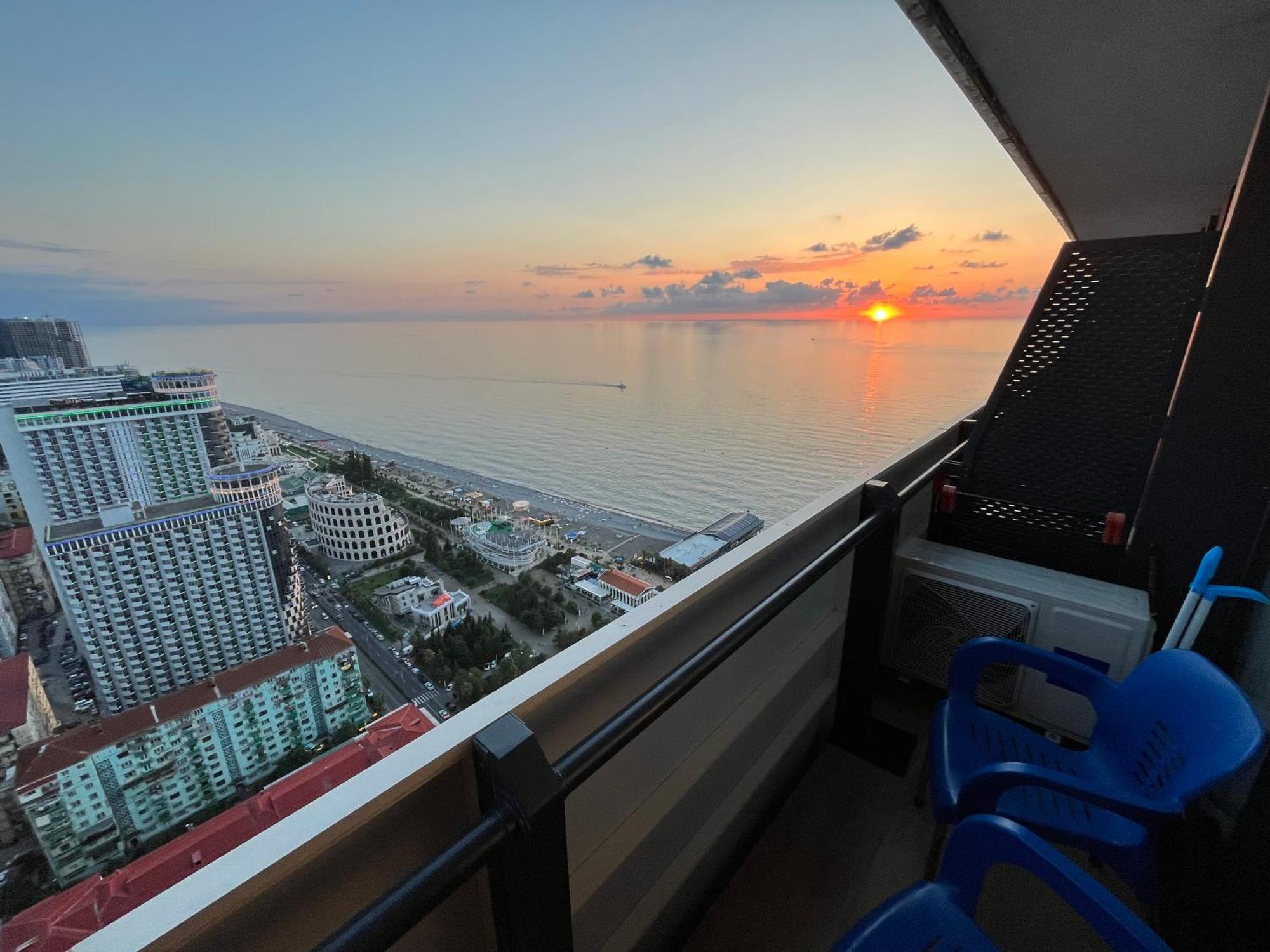 Orbi City Sun Tower 43 Floor Batumi Exterior foto